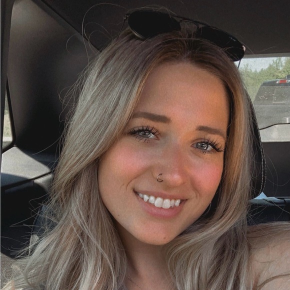 Meet your Posher, Danielle - Picture 4 of 4